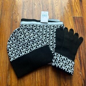 BNWT Michael Kors Scarf set